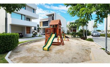 Casa con terraza y alberca privada, en venta, Puerto Cancún, Cancún