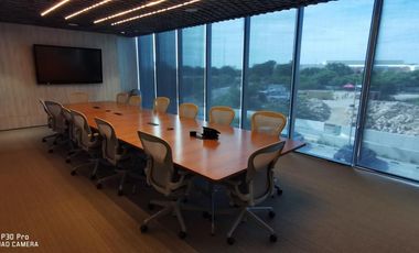 Potencia tu Éxito: Oficina Exclusiva en Vía Montejo con Vista a The Harbor Mall