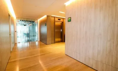 Potencia tu Éxito: Oficina Exclusiva en Vía Montejo con Vista a The Harbor Mall