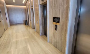 Potencia tu Éxito: Oficina Exclusiva en Vía Montejo con Vista a The Harbor Mall