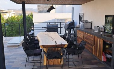 Casa en Renta Amueblada en Club de Golf La Loma con Roof Garden.