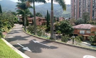 VENTA DE CASA  EN CONUNTO CERRADO EN SABANETA
