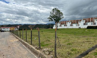 SE VENDE LOTE EN EL CENTRO DE COMBITA