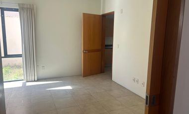 Se renta casa en solares