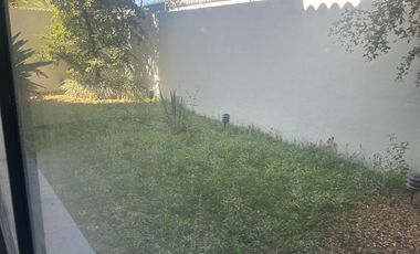 Se renta casa en solares