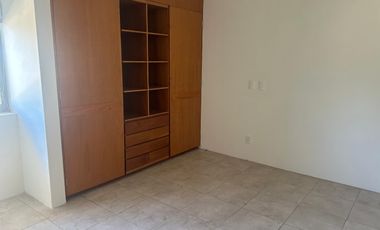 Se renta casa en solares