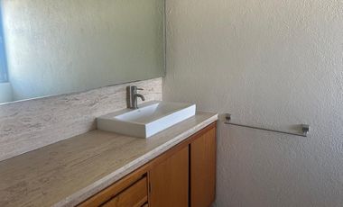 Se renta casa en solares