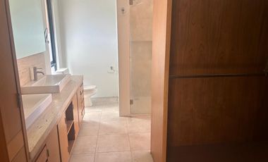 Se renta casa en solares