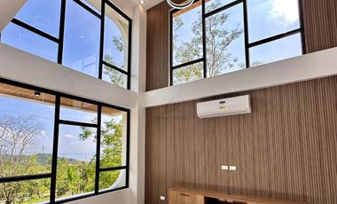 Splendido Tagaytay 500 sqm Vacation House for Sale with indoor swimming pool and Taal View