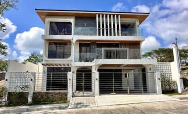 Splendido Tagaytay 500 sqm Vacation House for Sale with indoor swimming pool and Taal View