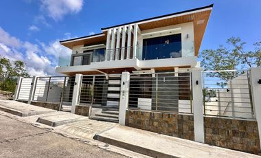 Splendido Tagaytay 500 sqm Vacation House for Sale with indoor swimming pool and Taal View