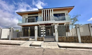 Splendido Tagaytay 500 sqm Vacation House for Sale with indoor swimming pool and Taal View