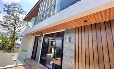 Splendido Tagaytay 500 sqm Vacation House for Sale with indoor swimming pool and Taal View