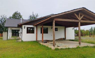 Hermosa Casa en Parcela a 10 mnts, de Villarrica (El Sauce)