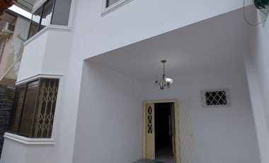 De Oportunidad En Machala En la Urbanización Las Crucitas Se Vende Casa Independiente