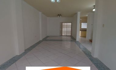 De Oportunidad En Machala En la Urbanización Las Crucitas Se Vende Casa Independiente
