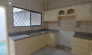 De Oportunidad En Machala En la Urbanización Las Crucitas Se Vende Casa Independiente