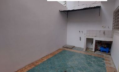 De Oportunidad En Machala En la Urbanización Las Crucitas Se Vende Casa Independiente
