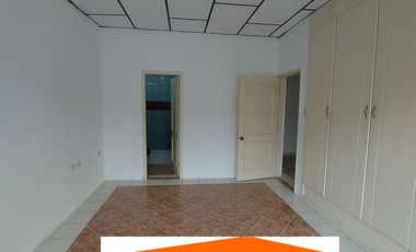 De Oportunidad En Machala En la Urbanización Las Crucitas Se Vende Casa Independiente