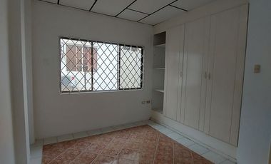 De Oportunidad En Machala En la Urbanización Las Crucitas Se Vende Casa Independiente
