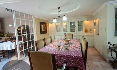 En Cuenca en el Sector de la Universidad del Azuay Se Vende Hermosa Casa Amplia con Garaje para 4 vehiculos