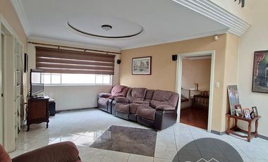 En Cuenca en el Sector de la Universidad del Azuay Se Vende Hermosa Casa Amplia con Garaje para 4 vehiculos