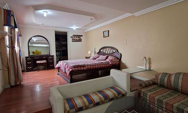 En Cuenca en el Sector de la Universidad del Azuay Se Vende Hermosa Casa Amplia con Garaje para 4 vehiculos