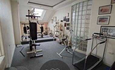 En Cuenca en el Sector de la Universidad del Azuay Se Vende Hermosa Casa Amplia con Garaje para 4 vehiculos