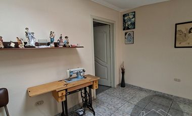 En Cuenca en el Sector de la Universidad del Azuay Se Vende Hermosa Casa Amplia con Garaje para 4 vehiculos