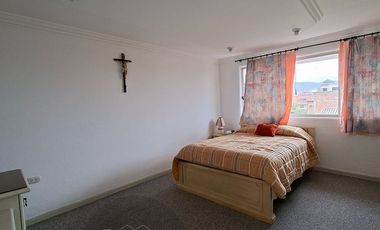 En Cuenca en el Sector de la Universidad del Azuay Se Vende Hermosa Casa Amplia con Garaje para 4 vehiculos