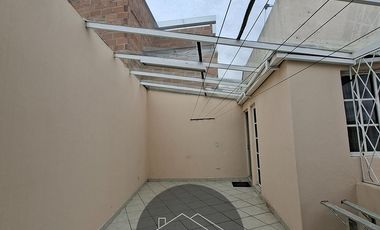 En Cuenca en el Sector de la Universidad del Azuay Se Vende Hermosa Casa Amplia con Garaje para 4 vehiculos