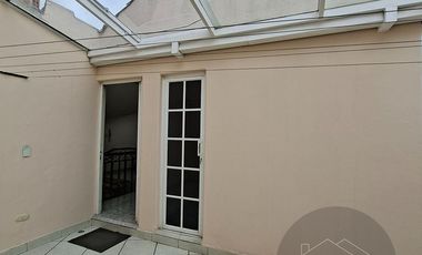 En Cuenca en el Sector de la Universidad del Azuay Se Vende Hermosa Casa Amplia con Garaje para 4 vehiculos