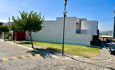 Lote en Venta en Lomas de Angelópolis II, Zona Azul