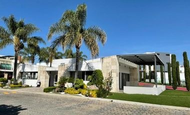 Lote en Venta en Lomas de Angelópolis II, Zona Azul