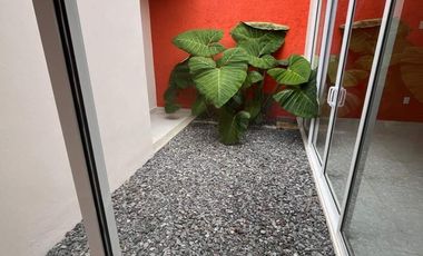 INVIERTE EN TU PATRIMONIO EN ESTA MODERNA CASA BIEN ILUMINADA.