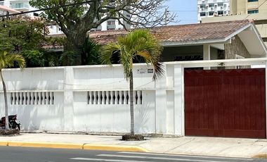 Chipipe - Salinas, amplia propiedad de inversión con terreno de 625 m2 (6727,44 sq ft) y a 3 cuadras del mar