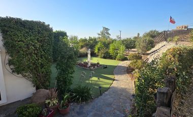 Hermosa Parcela con Casa en Venta en Condominio Santa Sofía de lo Cañas, La Florida