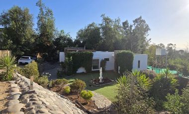 Hermosa Parcela con Casa en Venta en Condominio Santa Sofía de lo Cañas, La Florida