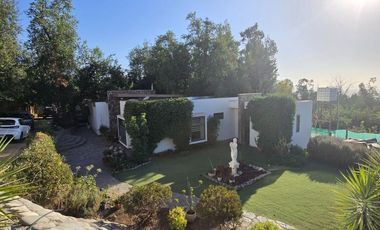 Hermosa Parcela con Casa en Venta en Condominio Santa Sofía de lo Cañas, La Florida