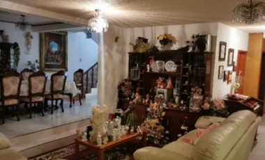 Venta de Hermosa y Amplia Casa en San Mateo Tláhuac, CDMX.