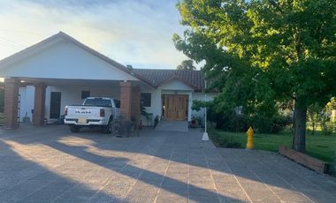 Se vende hermosa casa en parcela de 5.000 m2