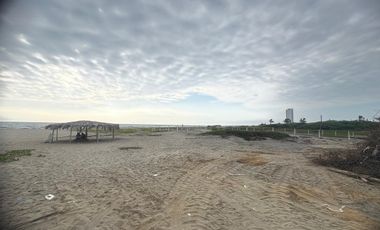 VILLAMIL PLAYAS KM. 13 VENDO TERRENO DEL LADO DEL MAR