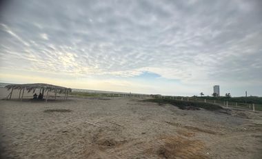 VILLAMIL PLAYAS KM. 13 VENDO TERRENO DEL LADO DEL MAR