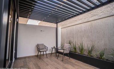Casa en venta en El Nuevo Refugio, Querétaro.  Recámara en Planta Baja y Roof Garden
