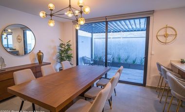 Casa en venta en El Nuevo Refugio, Querétaro.  Recámara en Planta Baja y Roof Garden