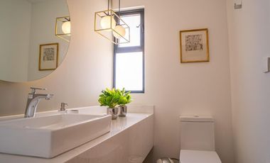 Casa en venta en El Nuevo Refugio, Querétaro.  Recámara en Planta Baja y Roof Garden