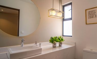 Casa en venta en El Nuevo Refugio, Querétaro.  Recámara en Planta Baja y Roof Garden