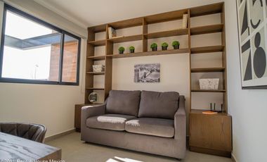 Casa en venta en El Nuevo Refugio, Querétaro.  Recámara en Planta Baja y Roof Garden