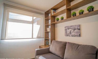 Casa en venta en El Nuevo Refugio, Querétaro.  Recámara en Planta Baja y Roof Garden