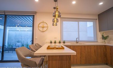 Casa en venta en El Nuevo Refugio, Querétaro.  Recámara en Planta Baja y Roof Garden